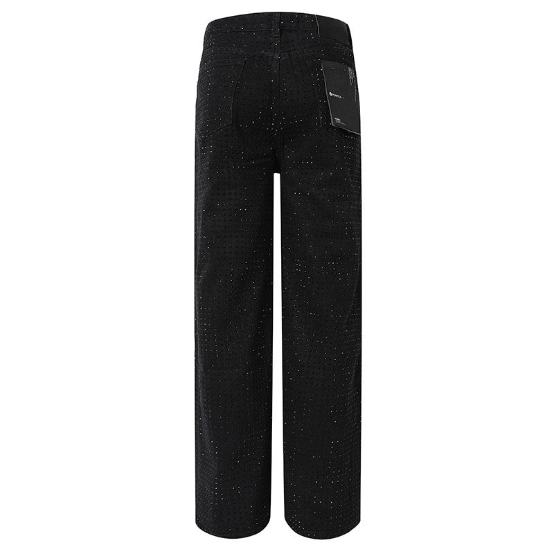 Trendige schwarze Jeans mit Nieten