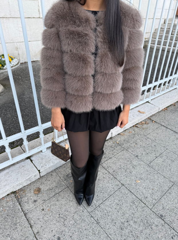 Ferné Elegant Fur Jacket