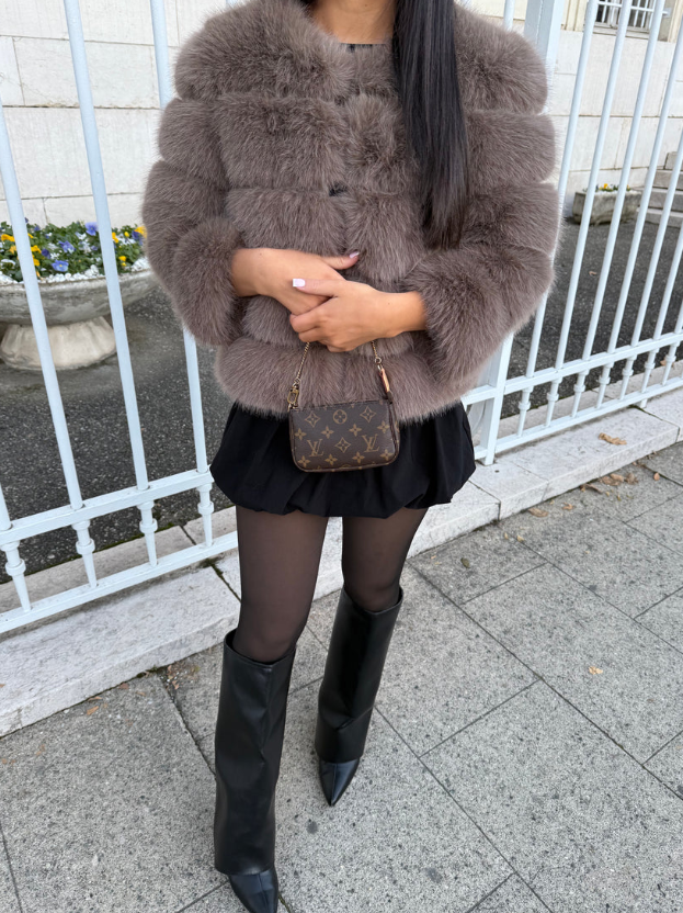 Ferné Elegant Fur Jacket