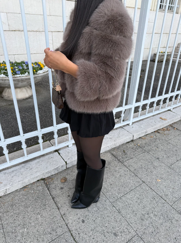 Ferné Elegant Fur Jacket